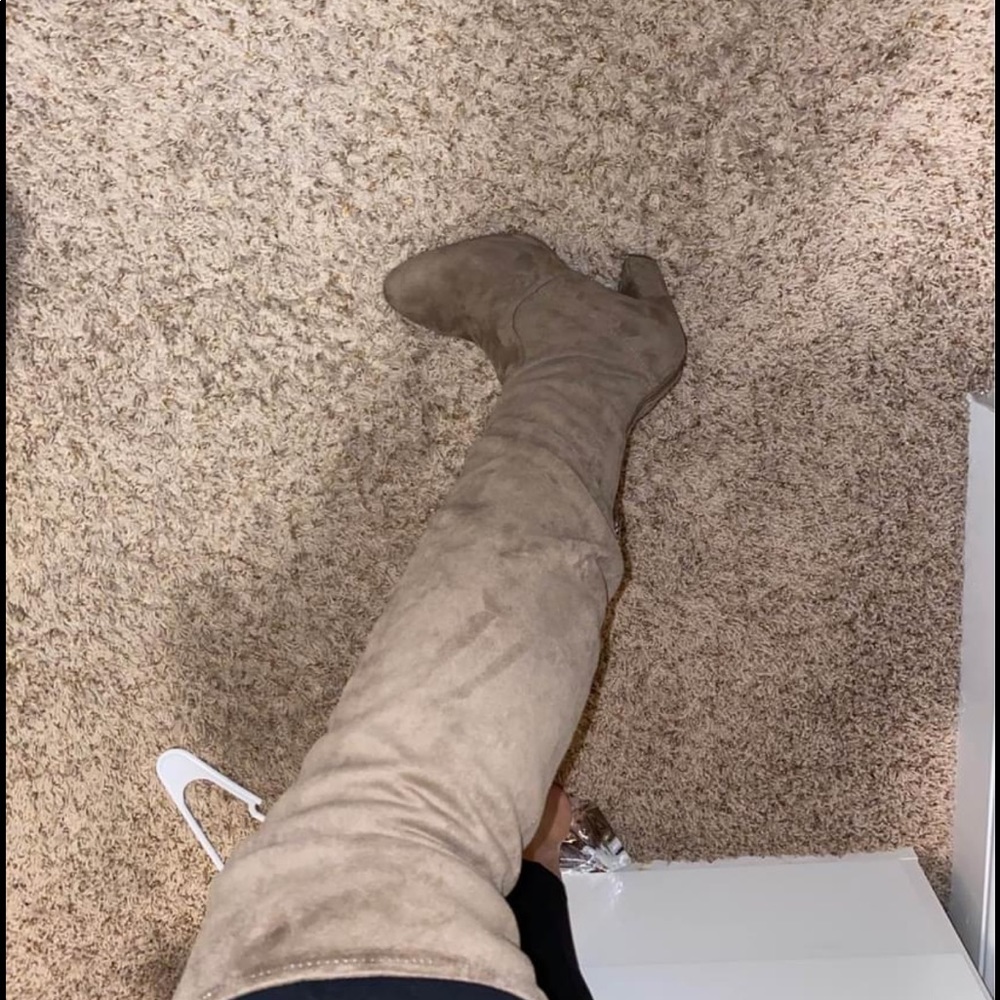 Steve Madden taupe boots - Picture 2 of 2